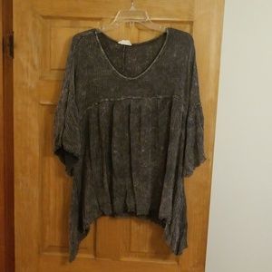 Charcoal Distressed 1/4 Length Sleeve Top